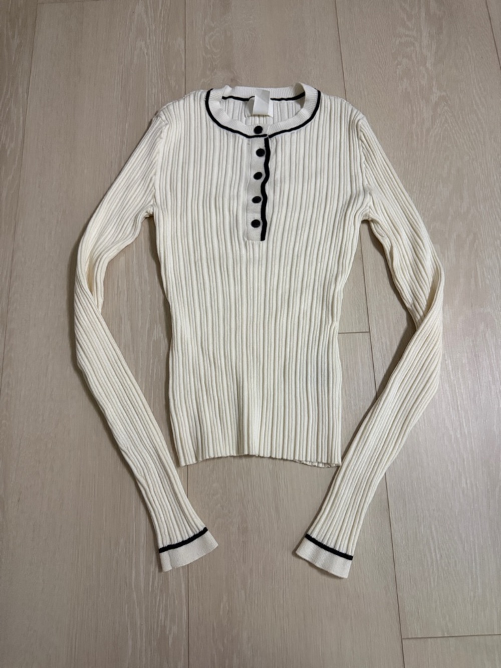 3/$10 H&M Ivory Ribbed Button-Down with Black Details